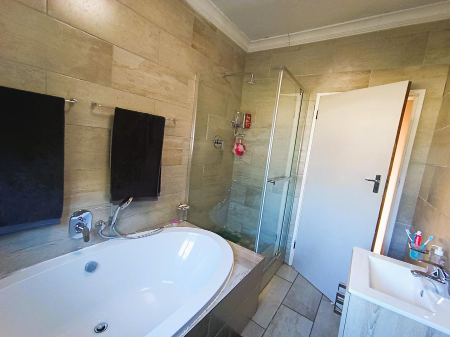 3 Bedroom Property for Sale in Bloemdal Free State